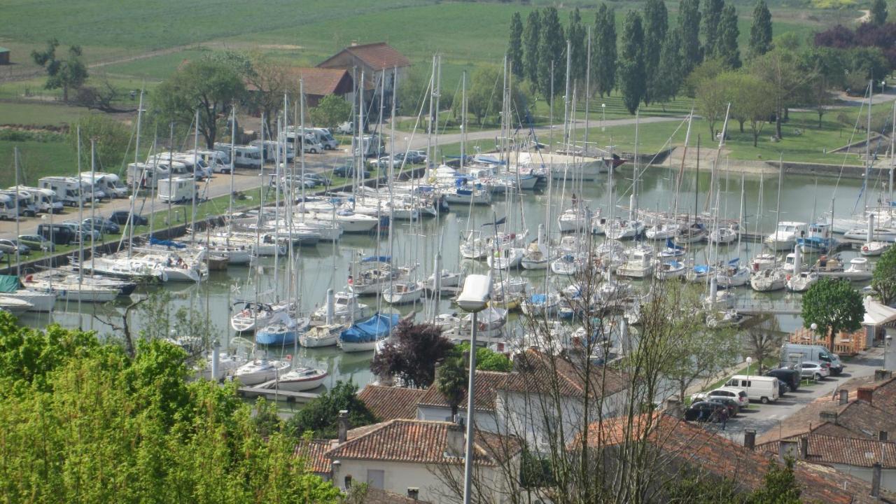 Grande Maison Charentaise Avec Vue Sur Le Chenal Superbes Couches De Soleil Sur L Estuaire De La Gironde! Mortagne-sur-Gironde Exteriér fotografie