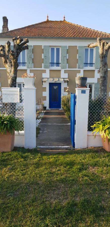 Grande Maison Charentaise Avec Vue Sur Le Chenal Superbes Couches De Soleil Sur L Estuaire De La Gironde! Mortagne-sur-Gironde Exteriér fotografie